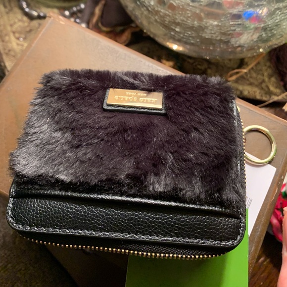 Authentic Kate Spade faux fur/Leather Zip wallet🌹 - Picture 4 of 8